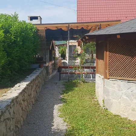 Semesterbostad Garden Lohovo Bihać