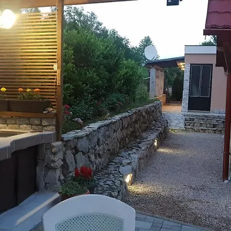 Nyaraló Garden Lohovo Bihać